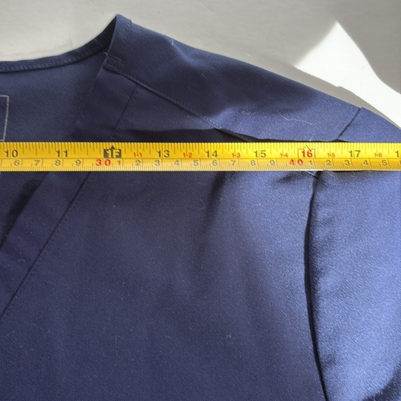 FIGS vneck short sleeve 2 front pocket Tech Collection scrub shirt navy blue - Picture 14 of 16